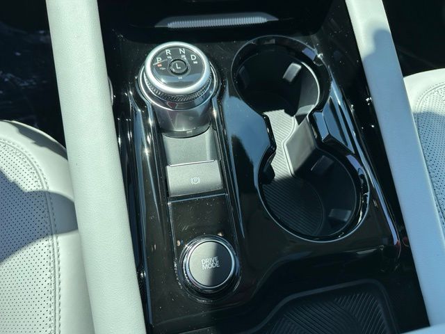 2025 Ford Explorer Platinum — photo 25 of 38
