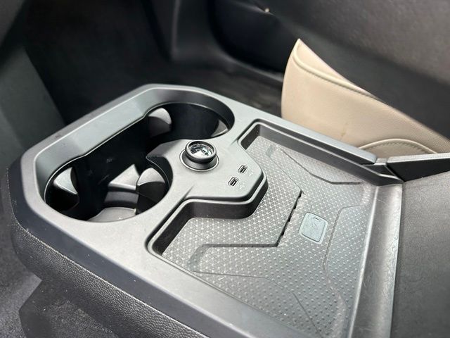 2023 BMW iX M60 — photo 25 of 32