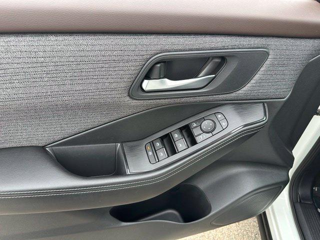 2021 Nissan Rogue SV — photo 17 of 26