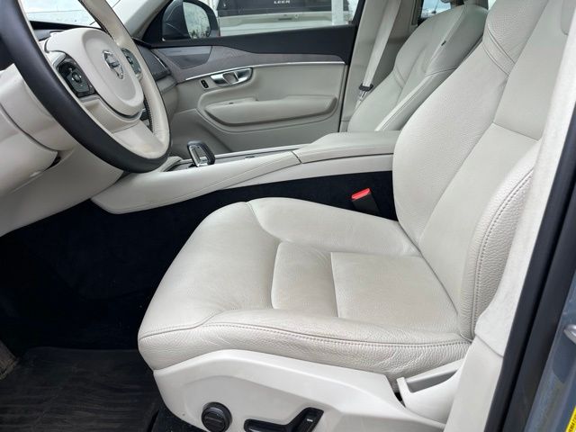 2023 Volvo XC90 B6 Plus 6-Seater — photo 20 of 28