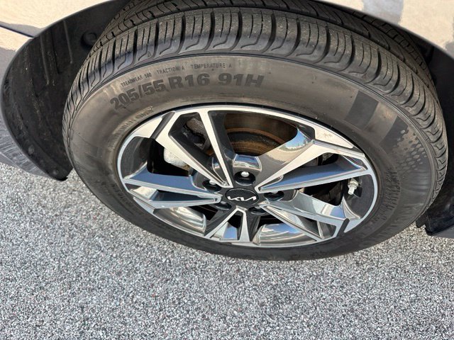 2023 Kia Forte LXS — photo 9 of 30
