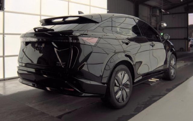 2024 Nissan Ariya Evolve+ e-4orce — photo 3 of 9