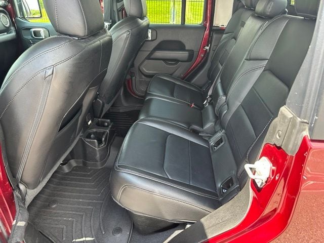 2021 Jeep Gladiator Overland — photo 12 of 28