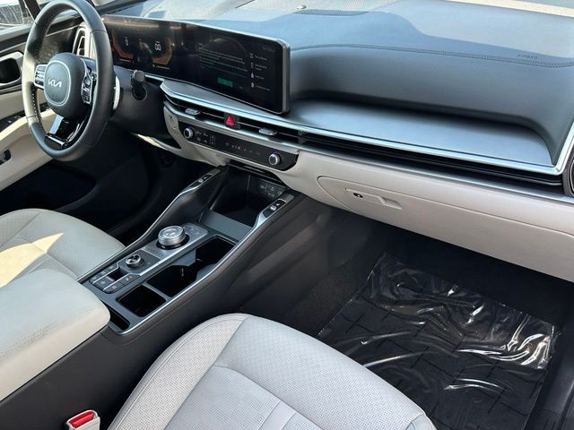 2025 Kia Sorento Plug-In Hybrid EX — photo 11 of 34