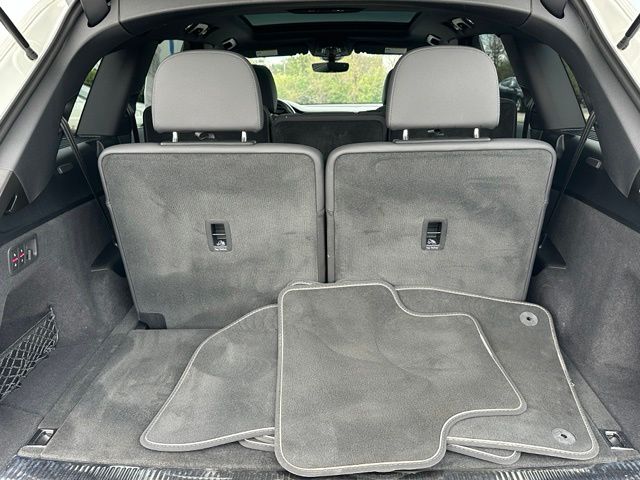 2025 Audi Q7 55 Premium Plus — photo 12 of 34