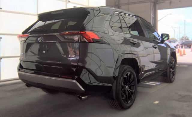 2024 Toyota RAV4 Hybrid XSE — photo 3 of 7