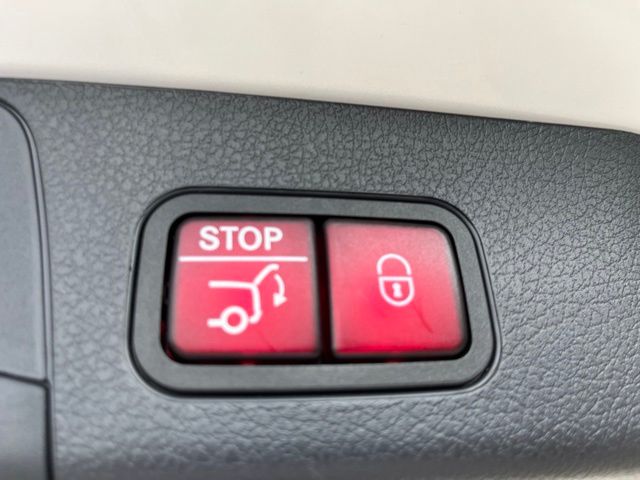 2025 Mercedes-Benz GLB GLB 250 — photo 11 of 30