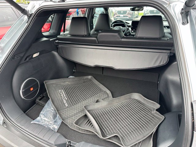 2023 Toyota Corolla Cross Hybrid XSE — photo 12 of 31
