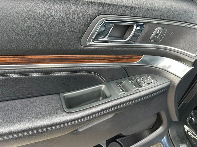 2019 Ford Explorer Limited — photo 20 of 33