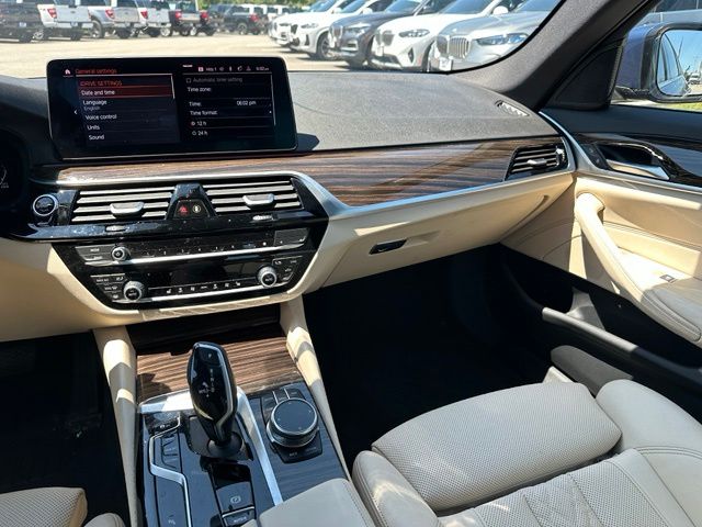2023 BMW 5 Series 530i xDrive — photo 15 of 42