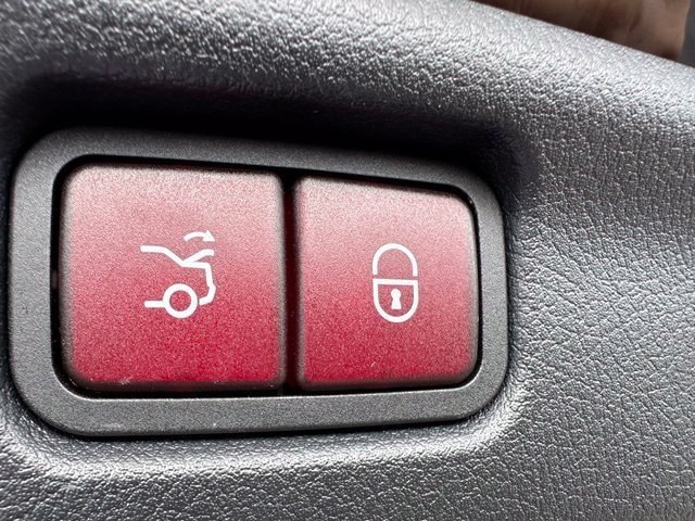 2024 Mercedes-Benz C-Class C 300 — photo 13 of 31