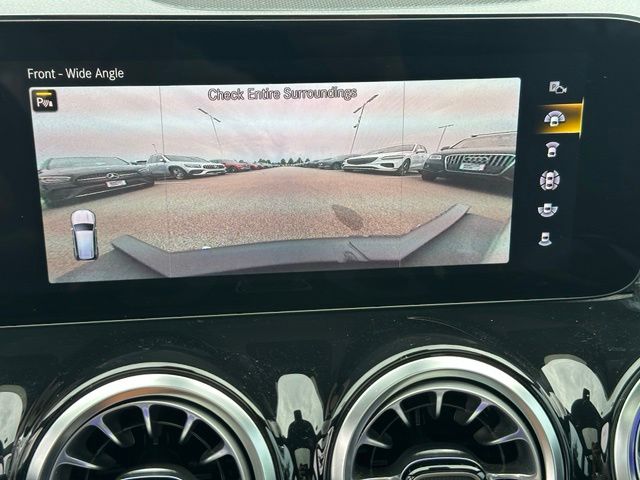 2023 Mercedes-Benz GLB GLB 35 AMG® — photo 31 of 37