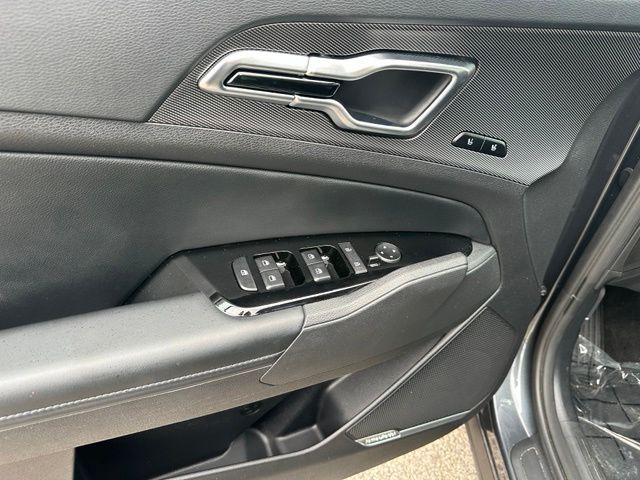 2025 Kia Sportage Hybrid SX Prestige — photo 22 of 39