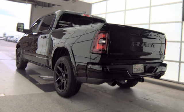 2025 Ram 1500 Laramie — photo 4 of 8