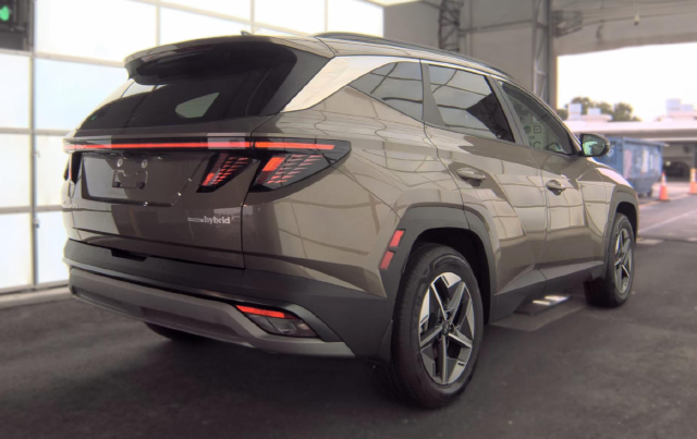 2025 Hyundai Tucson Hybrid SEL Convenience — photo 3 of 9