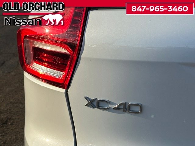 2025 Volvo XC40 B5 Plus Dark Theme — photo 9 of 22