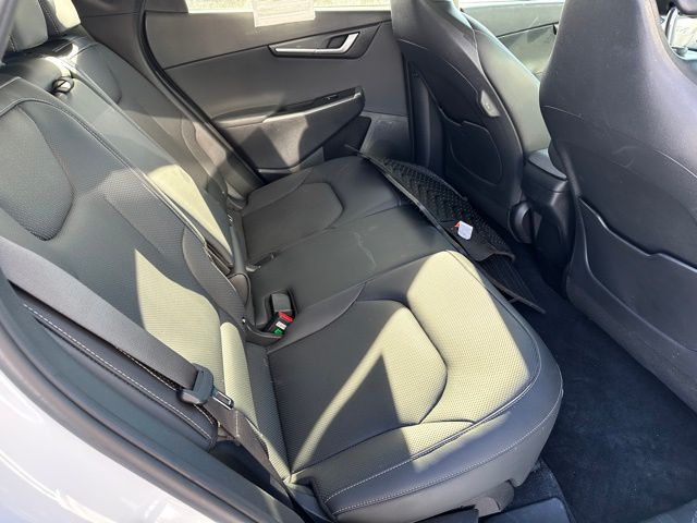 2024 Kia EV6 Wind — photo 10 of 27