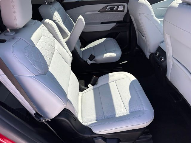 2025 Ford Explorer Platinum — photo 11 of 38