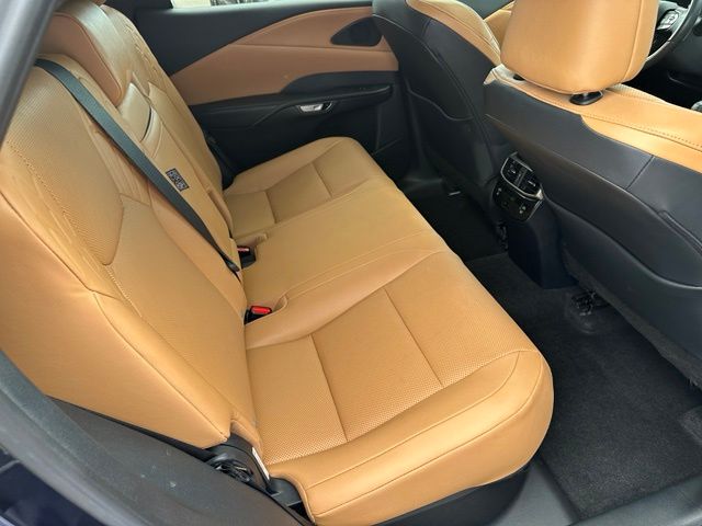 2023 LEXUS RX 350 Premium — photo 11 of 31