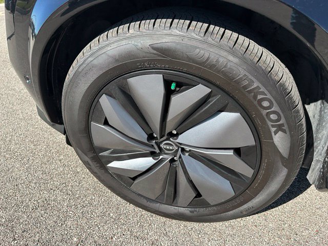 2023 Nissan Ariya Platinum+ e-4orce — photo 8 of 25