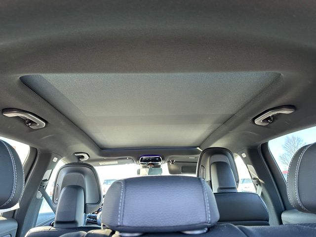 2025 Mercedes-Benz GLC GLC 300 — photo 13 of 30