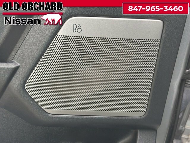 2023 Ford F-150 Lightning Lariat — photo 13 of 24