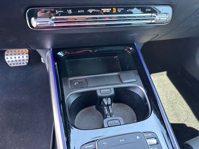 2022 Mercedes-Benz GLB GLB 35 AMG® — photo 24 of 34