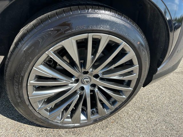 2023 LEXUS RZ 450e Luxury — photo 8 of 32