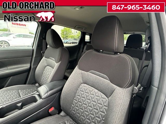 2025 Nissan Kicks SV — photo 10 of 21