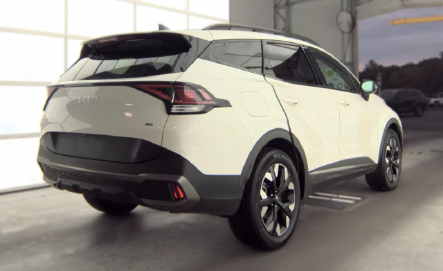 2023 Kia Sportage Plug-In Hybrid X-Line — photo 3 of 8