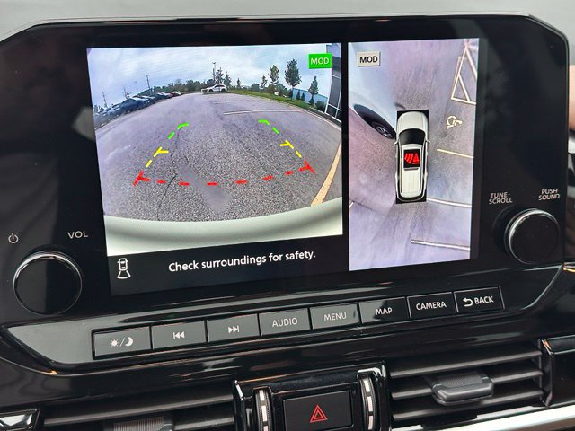 2024 Nissan Pathfinder Platinum — photo 32 of 36