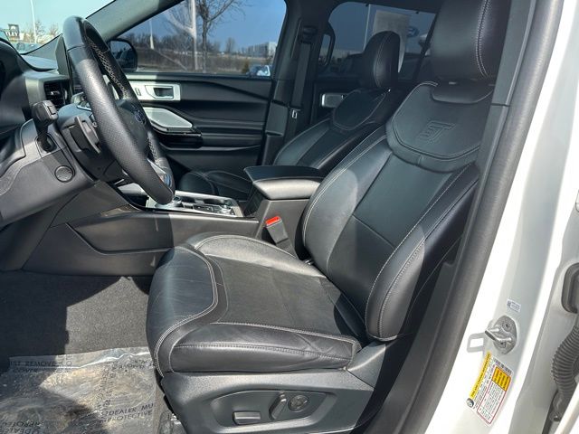 2023 Ford Explorer ST — photo 21 of 33