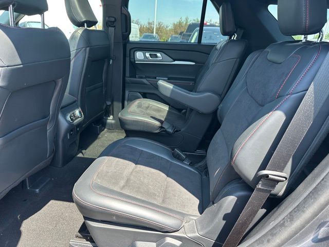 2025 Ford Explorer ST — photo 16 of 35