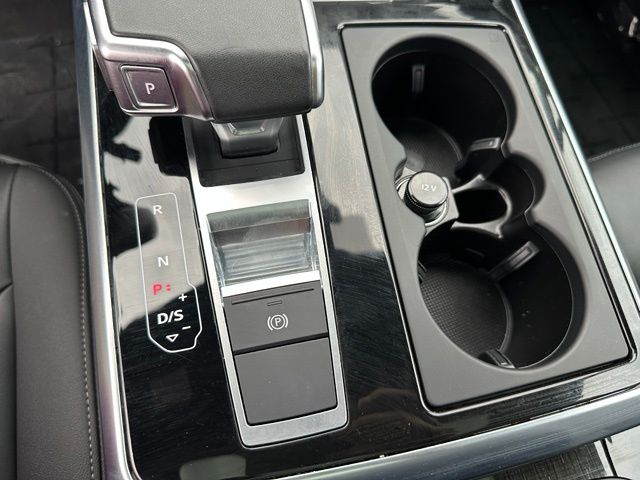 2025 Audi Q7 55 Premium Plus — photo 27 of 34