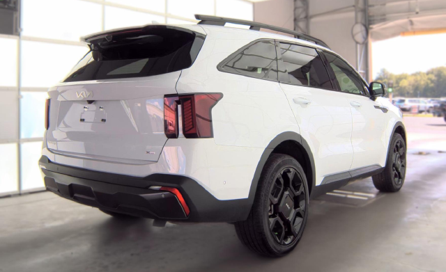 2024 Kia Sorento X-Line SX Prestige — photo 3 of 9