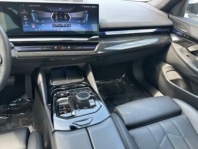 2025 BMW 5 Series 530i xDrive — photo 14 of 27