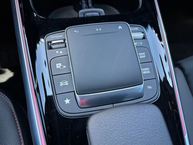 2023 Mercedes-Benz EQB 300 — photo 19 of 27