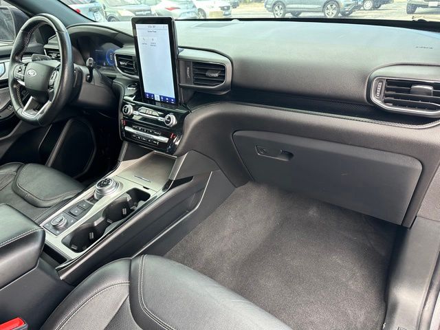 2022 Ford Explorer ST — photo 9 of 33