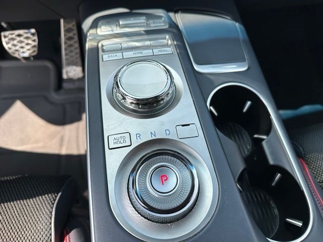 2023 Genesis GV70 2.5T — photo 24 of 37