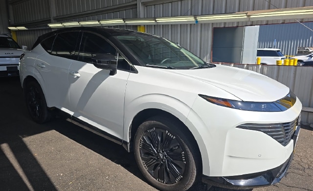2025 Nissan Murano Platinum — photo 2 of 8