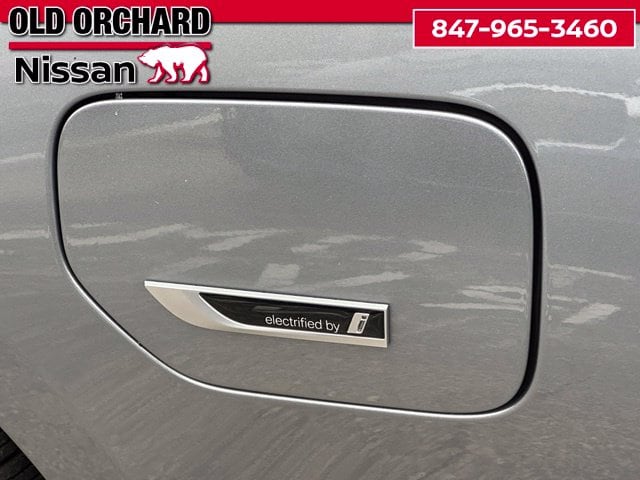 2023 BMW 3 Series 330e xDrive — photo 12 of 23