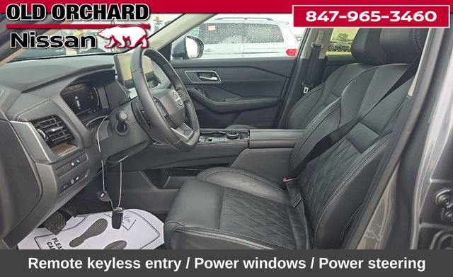 2025 Nissan Rogue Platinum — photo 8 of 12