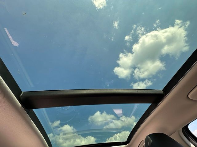 2024 Hyundai Tucson Hybrid Limited — photo 14 of 35