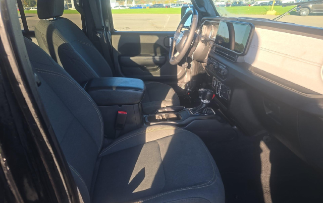 2025 Jeep Wrangler Sport S — photo 6 of 9