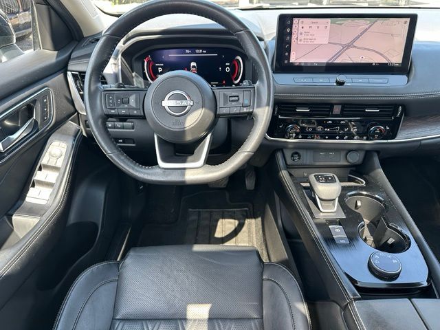 2024 Nissan Rogue Platinum — photo 17 of 30