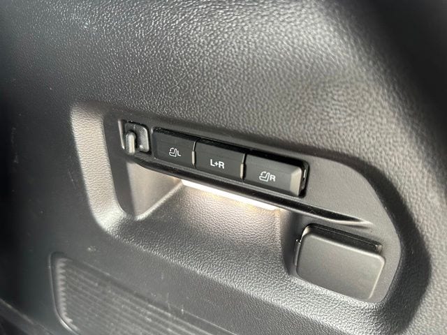 2022 Ford Explorer ST — photo 14 of 33