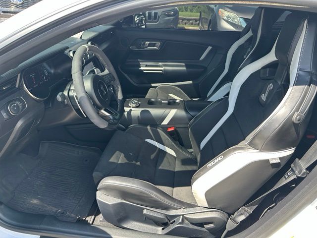 2021 Ford Mustang Shelby GT500 — photo 17 of 49