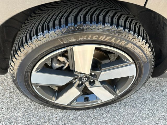 2025 Hyundai Santa Fe Hybrid Limited — photo 8 of 41