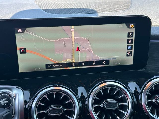 2022 Mercedes-Benz GLB GLB 35 AMG® — photo 25 of 34