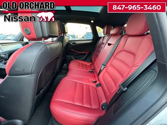 2020 Porsche Macan Turbo — photo 14 of 22